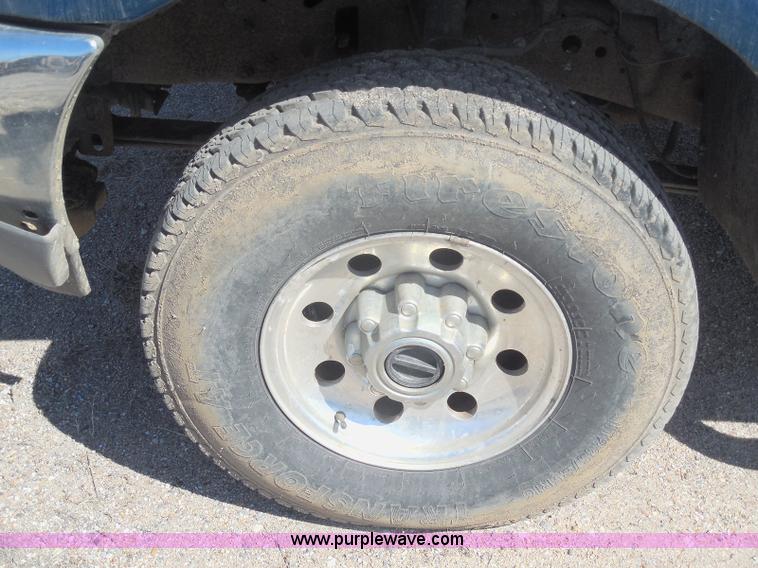 image for item E6312 2002 Ford F250 Super Duty SuperCab flatbed pickup truck