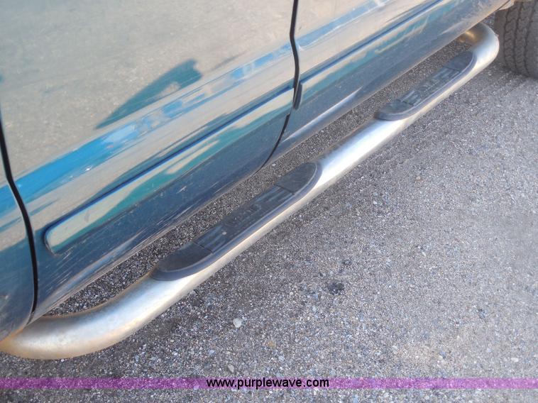 image for item E6312 2002 Ford F250 Super Duty SuperCab flatbed pickup truck