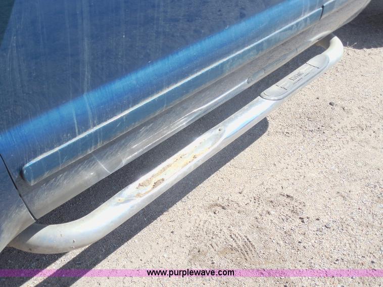 image for item E6312 2002 Ford F250 Super Duty SuperCab flatbed pickup truck