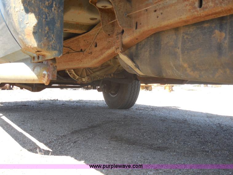 image for item E6312 2002 Ford F250 Super Duty SuperCab flatbed pickup truck