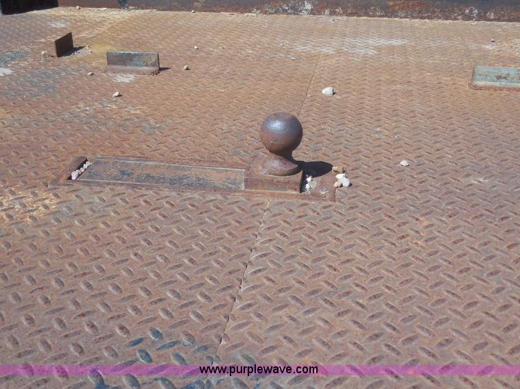 image for item E6312 2002 Ford F250 Super Duty SuperCab flatbed pickup truck