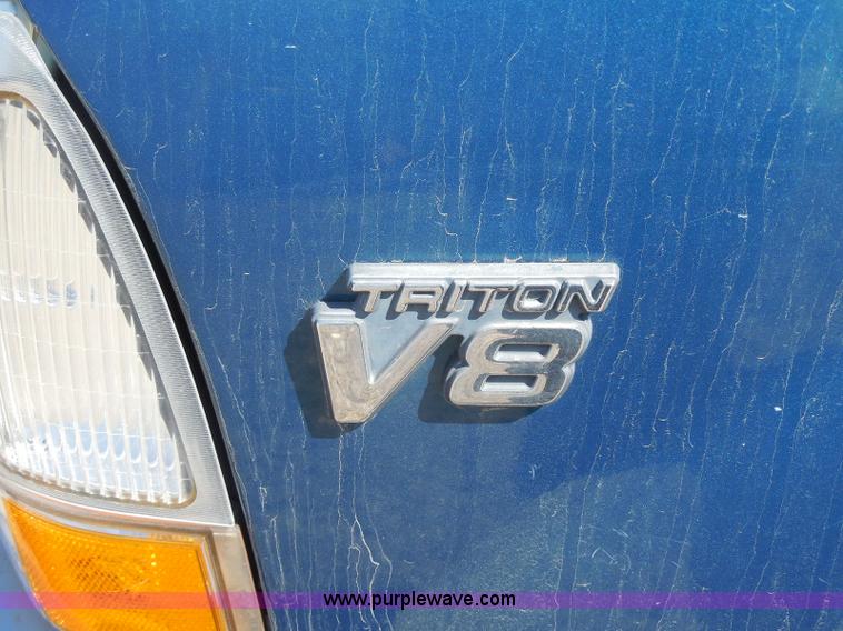 image for item E6312 2002 Ford F250 Super Duty SuperCab flatbed pickup truck