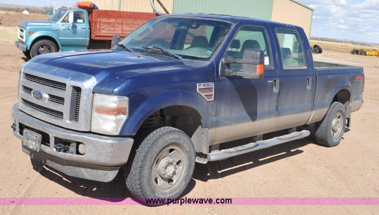 image for item F2305 2008 Ford F250 Super Duty XLT Crew Cab pickup truck