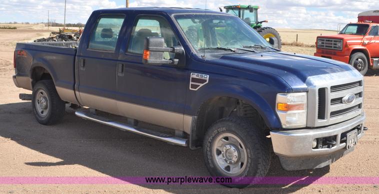 image for item F2305 2008 Ford F250 Super Duty XLT Crew Cab pickup truck