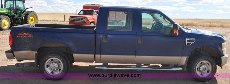 image for item F2305 2008 Ford F250 Super Duty XLT Crew Cab pickup truck