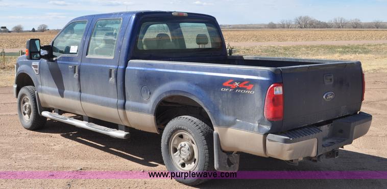 image for item F2305 2008 Ford F250 Super Duty XLT Crew Cab pickup truck
