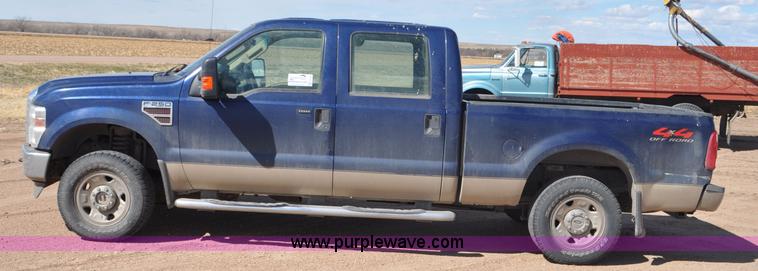 image for item F2305 2008 Ford F250 Super Duty XLT Crew Cab pickup truck