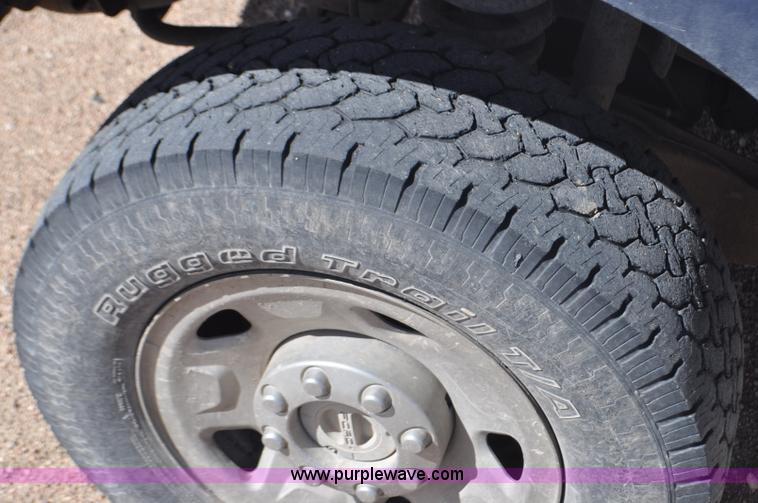 image for item F2305 2008 Ford F250 Super Duty XLT Crew Cab pickup truck