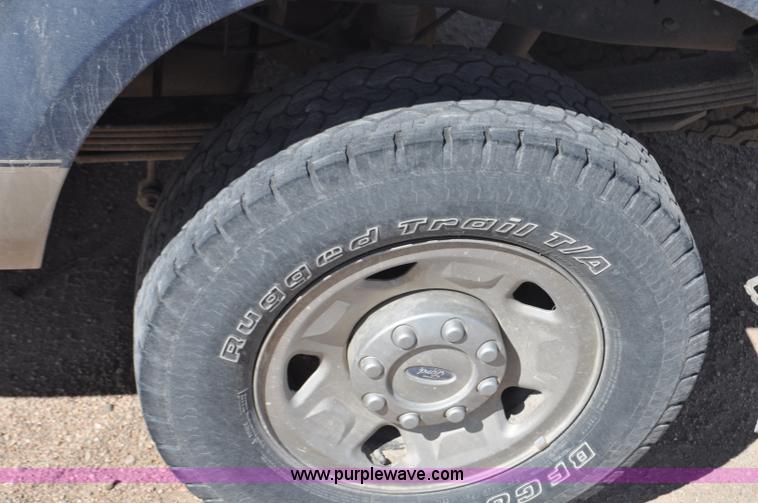 image for item F2305 2008 Ford F250 Super Duty XLT Crew Cab pickup truck