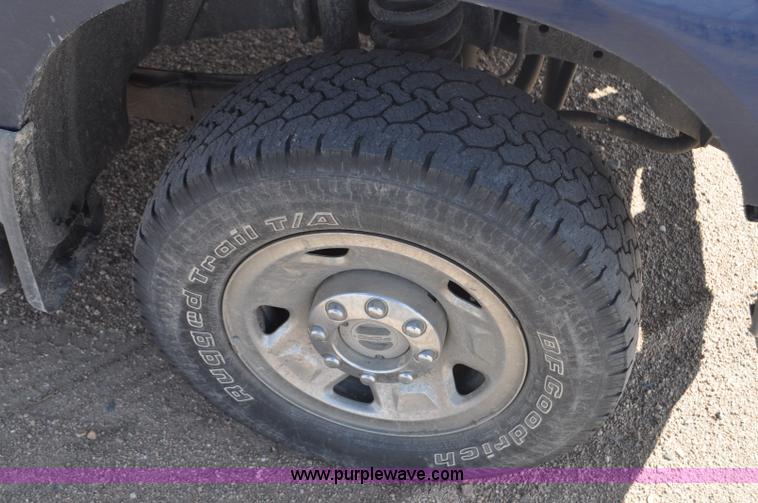 image for item F2305 2008 Ford F250 Super Duty XLT Crew Cab pickup truck