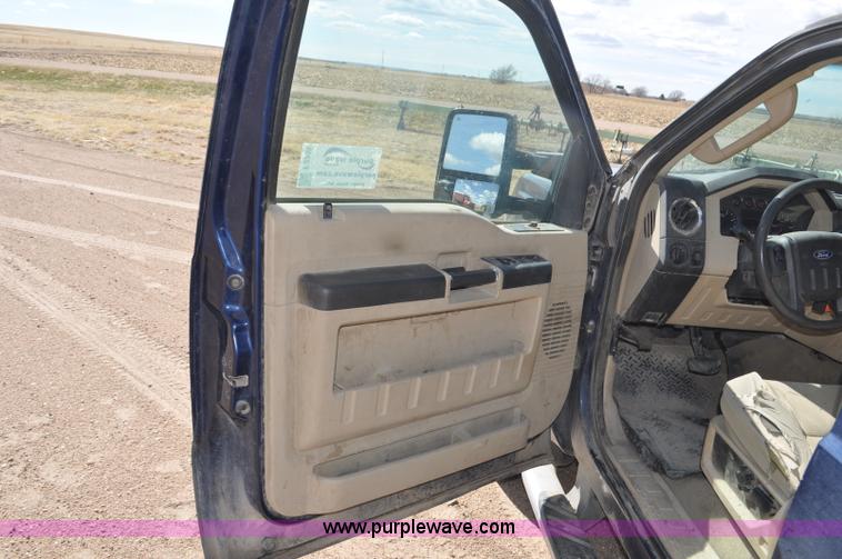 image for item F2305 2008 Ford F250 Super Duty XLT Crew Cab pickup truck