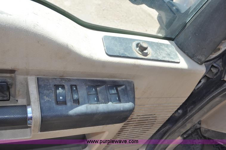 image for item F2305 2008 Ford F250 Super Duty XLT Crew Cab pickup truck