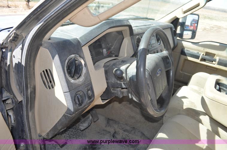image for item F2305 2008 Ford F250 Super Duty XLT Crew Cab pickup truck