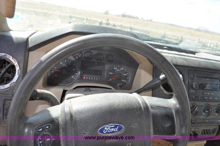 image for item F2305 2008 Ford F250 Super Duty XLT Crew Cab pickup truck