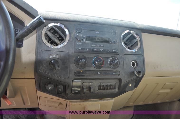 image for item F2305 2008 Ford F250 Super Duty XLT Crew Cab pickup truck