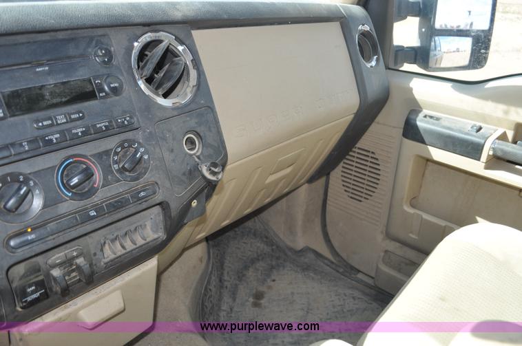 image for item F2305 2008 Ford F250 Super Duty XLT Crew Cab pickup truck