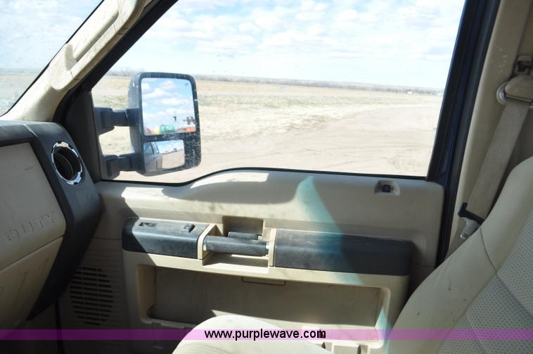 image for item F2305 2008 Ford F250 Super Duty XLT Crew Cab pickup truck