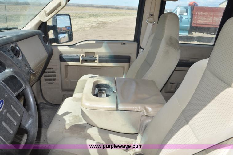 image for item F2305 2008 Ford F250 Super Duty XLT Crew Cab pickup truck