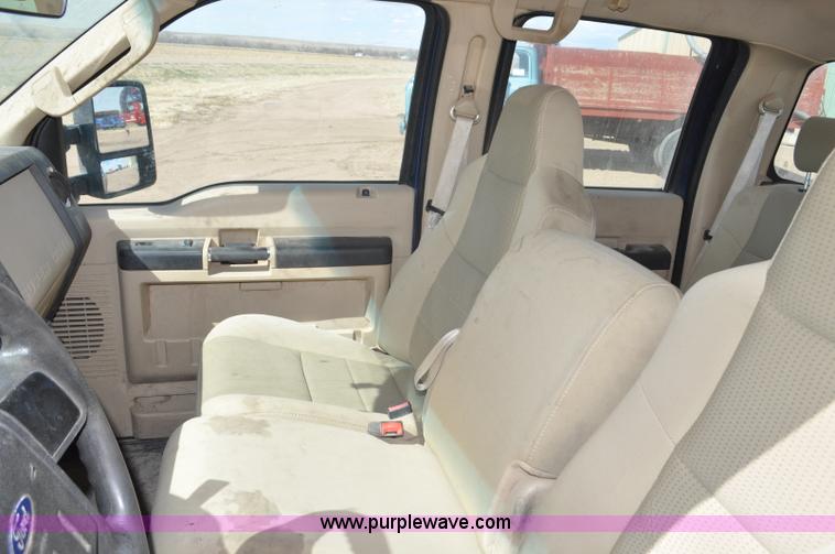 image for item F2305 2008 Ford F250 Super Duty XLT Crew Cab pickup truck