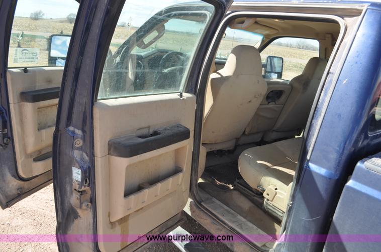 image for item F2305 2008 Ford F250 Super Duty XLT Crew Cab pickup truck