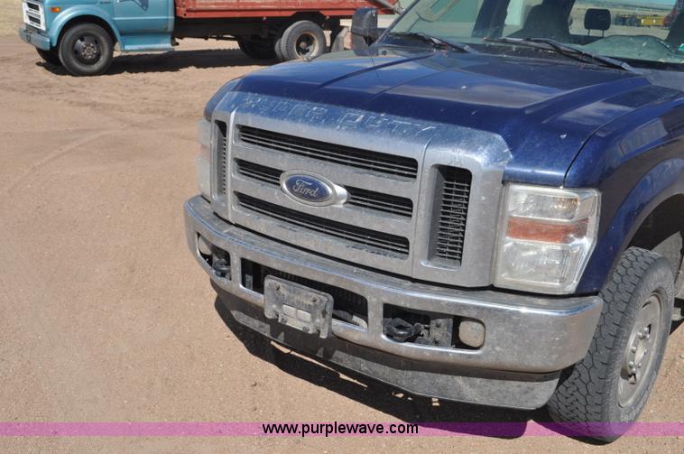 image for item F2305 2008 Ford F250 Super Duty XLT Crew Cab pickup truck