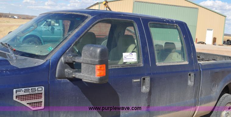 image for item F2305 2008 Ford F250 Super Duty XLT Crew Cab pickup truck