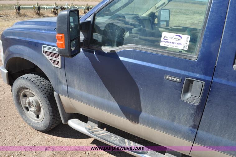 image for item F2305 2008 Ford F250 Super Duty XLT Crew Cab pickup truck
