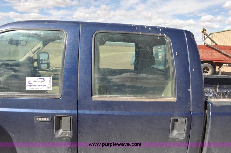image for item F2305 2008 Ford F250 Super Duty XLT Crew Cab pickup truck