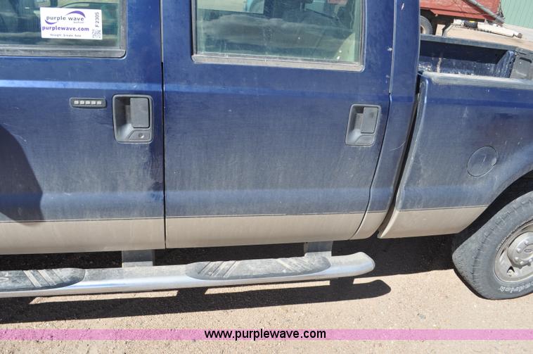 image for item F2305 2008 Ford F250 Super Duty XLT Crew Cab pickup truck