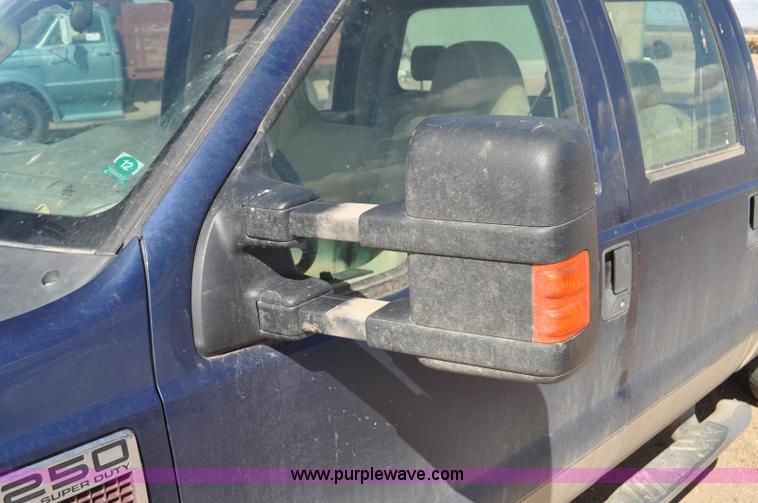 image for item F2305 2008 Ford F250 Super Duty XLT Crew Cab pickup truck