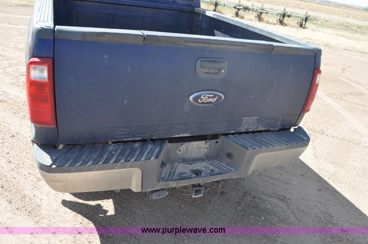 image for item F2305 2008 Ford F250 Super Duty XLT Crew Cab pickup truck