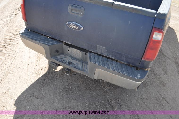 image for item F2305 2008 Ford F250 Super Duty XLT Crew Cab pickup truck