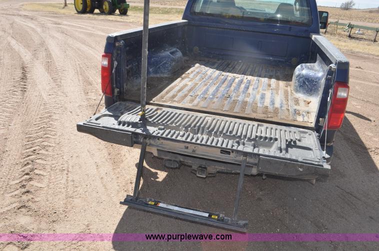 image for item F2305 2008 Ford F250 Super Duty XLT Crew Cab pickup truck