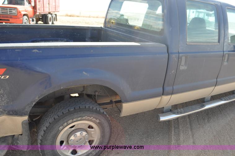 image for item F2305 2008 Ford F250 Super Duty XLT Crew Cab pickup truck