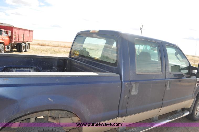 image for item F2305 2008 Ford F250 Super Duty XLT Crew Cab pickup truck