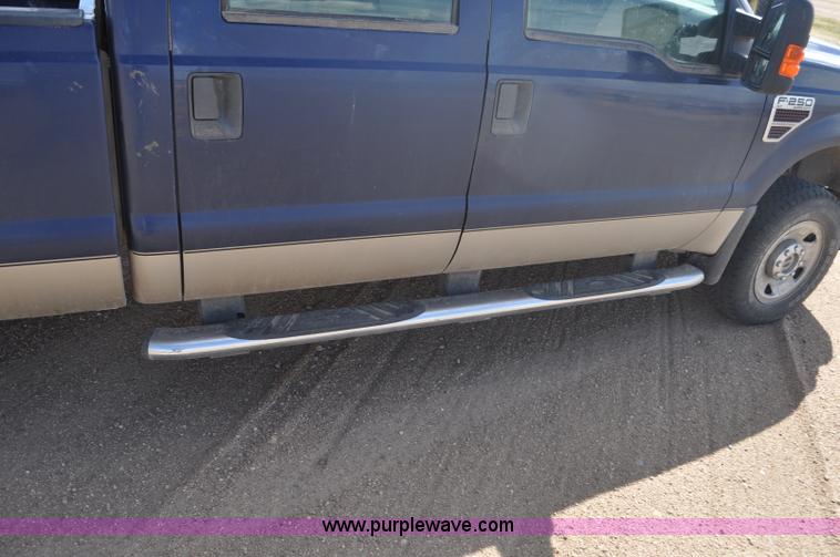 image for item F2305 2008 Ford F250 Super Duty XLT Crew Cab pickup truck