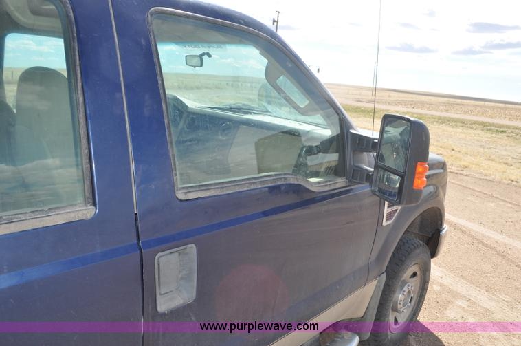 image for item F2305 2008 Ford F250 Super Duty XLT Crew Cab pickup truck