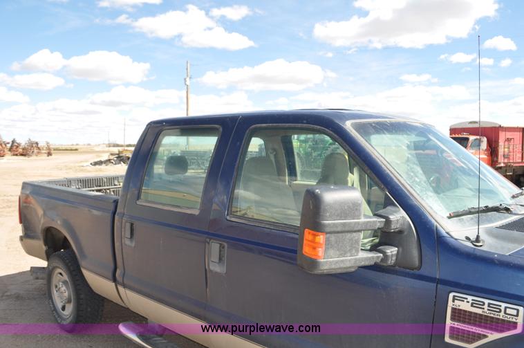 image for item F2305 2008 Ford F250 Super Duty XLT Crew Cab pickup truck