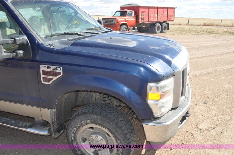 image for item F2305 2008 Ford F250 Super Duty XLT Crew Cab pickup truck