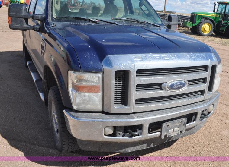image for item F2305 2008 Ford F250 Super Duty XLT Crew Cab pickup truck