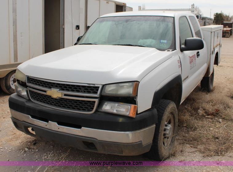 image for item F7551 2005 Chevrolet Silverado 2500HD Ext. Cab utility truck