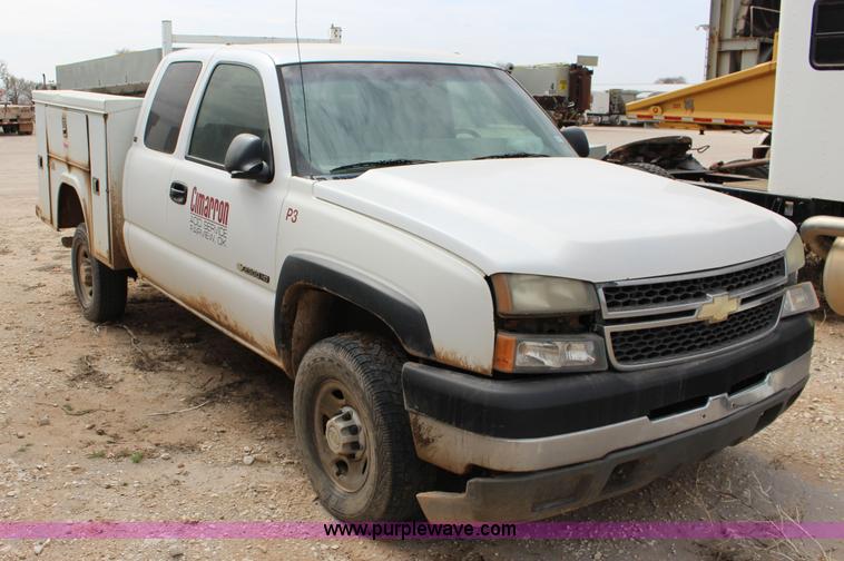image for item F7551 2005 Chevrolet Silverado 2500HD Ext. Cab utility truck