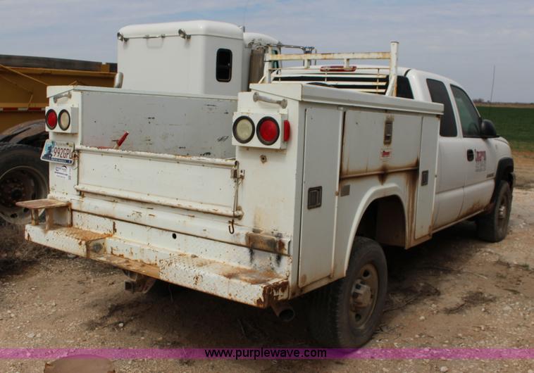 image for item F7551 2005 Chevrolet Silverado 2500HD Ext. Cab utility truck