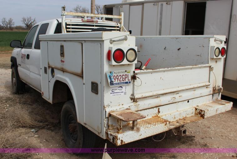 image for item F7551 2005 Chevrolet Silverado 2500HD Ext. Cab utility truck