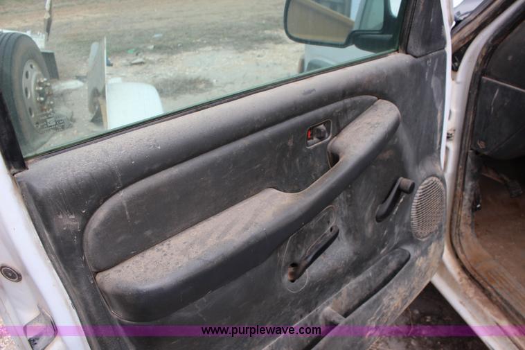 image for item F7551 2005 Chevrolet Silverado 2500HD Ext. Cab utility truck