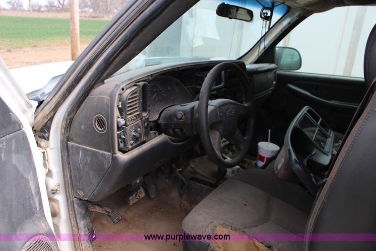 image for item F7551 2005 Chevrolet Silverado 2500HD Ext. Cab utility truck