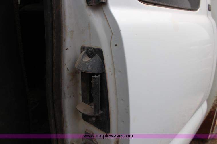 image for item F7551 2005 Chevrolet Silverado 2500HD Ext. Cab utility truck