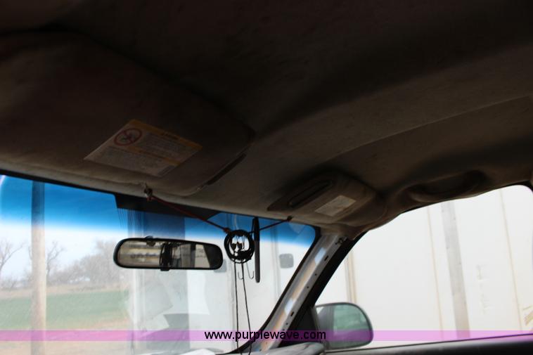 image for item F7551 2005 Chevrolet Silverado 2500HD Ext. Cab utility truck