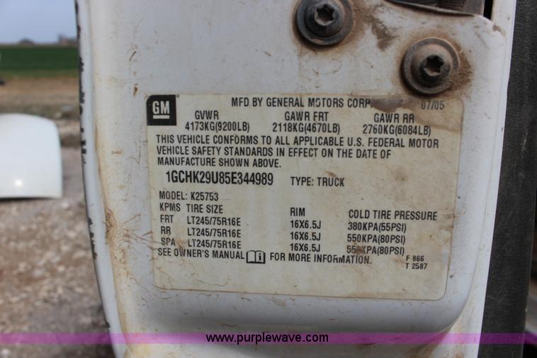 image for item F7551 2005 Chevrolet Silverado 2500HD Ext. Cab utility truck