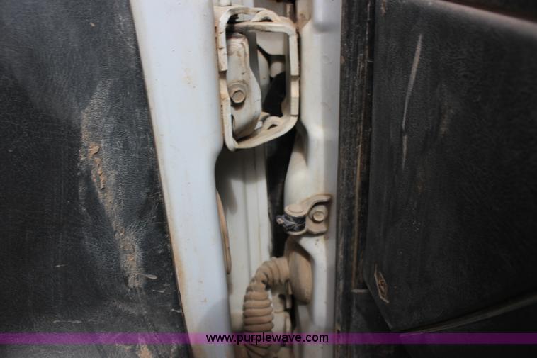 image for item F7551 2005 Chevrolet Silverado 2500HD Ext. Cab utility truck